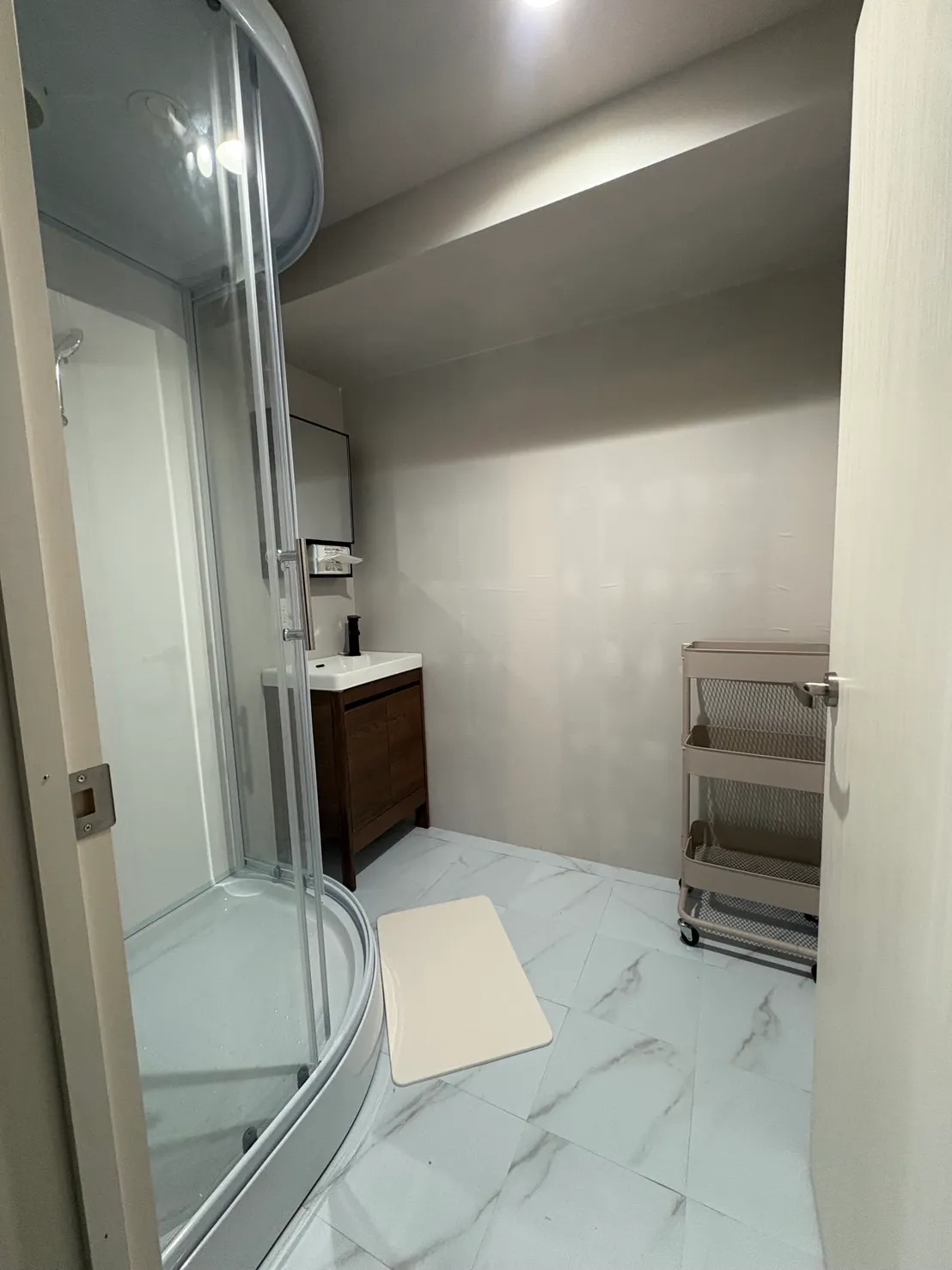 おっくすじむ1129 清潔なシャワールーム